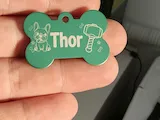 [Laser cut and engrave] Medaglietta per cani a forma di osso con nome Thor e bulldog