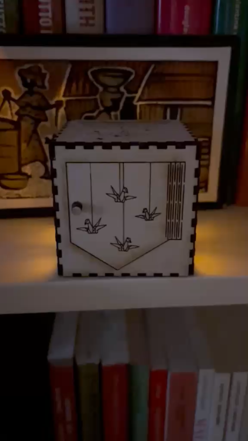 [Laser cut and engrave] Lampada cubica in legno con sagoma del castello illuminata