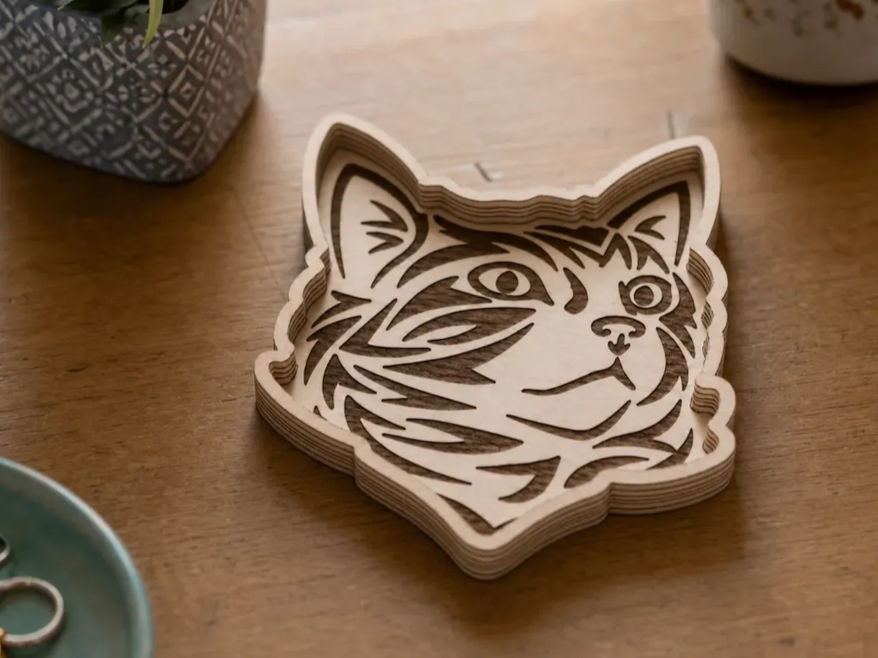 [Laser cut and engrave] Sous-verre en bois en forme de tête de chat