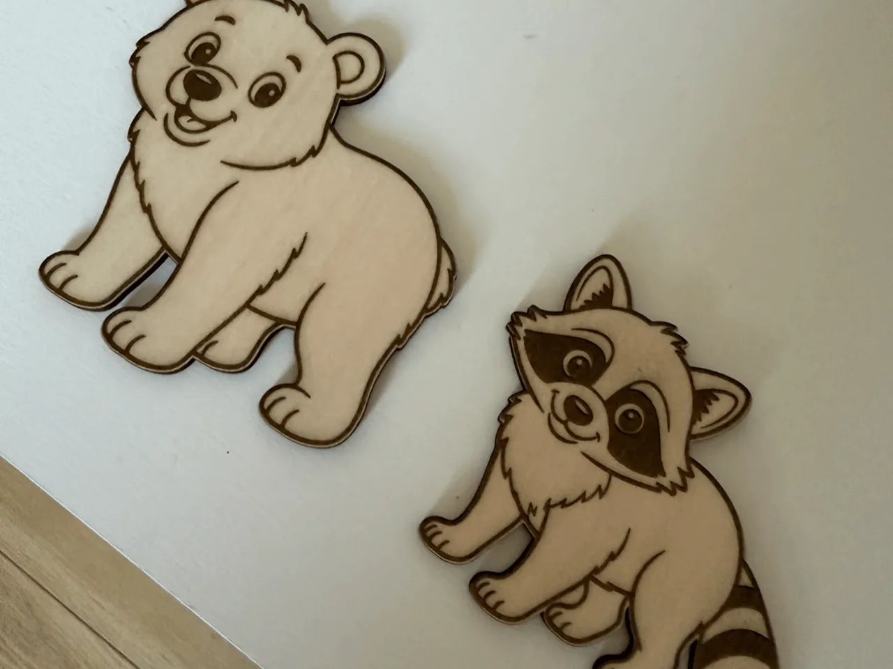 [Laser cut and engrave] Figurines en bois en forme d'ours et de raton laveur