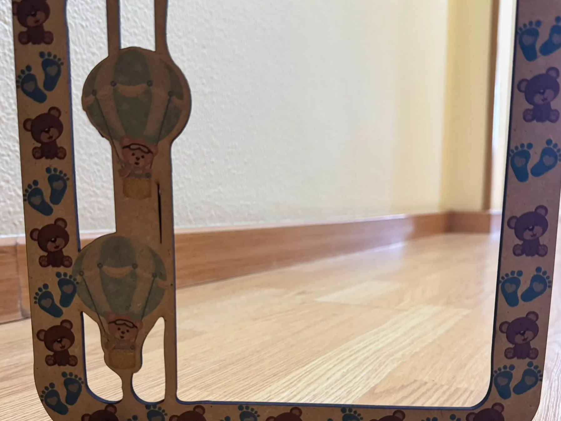 Marco de fotos infantil con motivos de ositos y globos aerostáticos