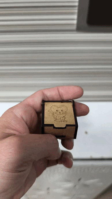 [Laser cut and engrave] Caja pequeña de madera para dientes de leche con diseño de ratón. **#craftthebirthdaycontest**