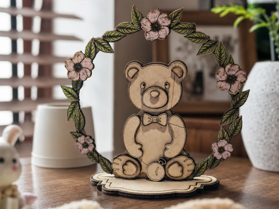 Ours en peluche avec couronne de fleurs pour chambre d'enfant