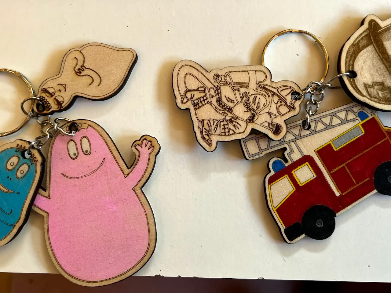 [Laser cut and engrave] Porte-clés Barbapapa et camion de pompiers en bois