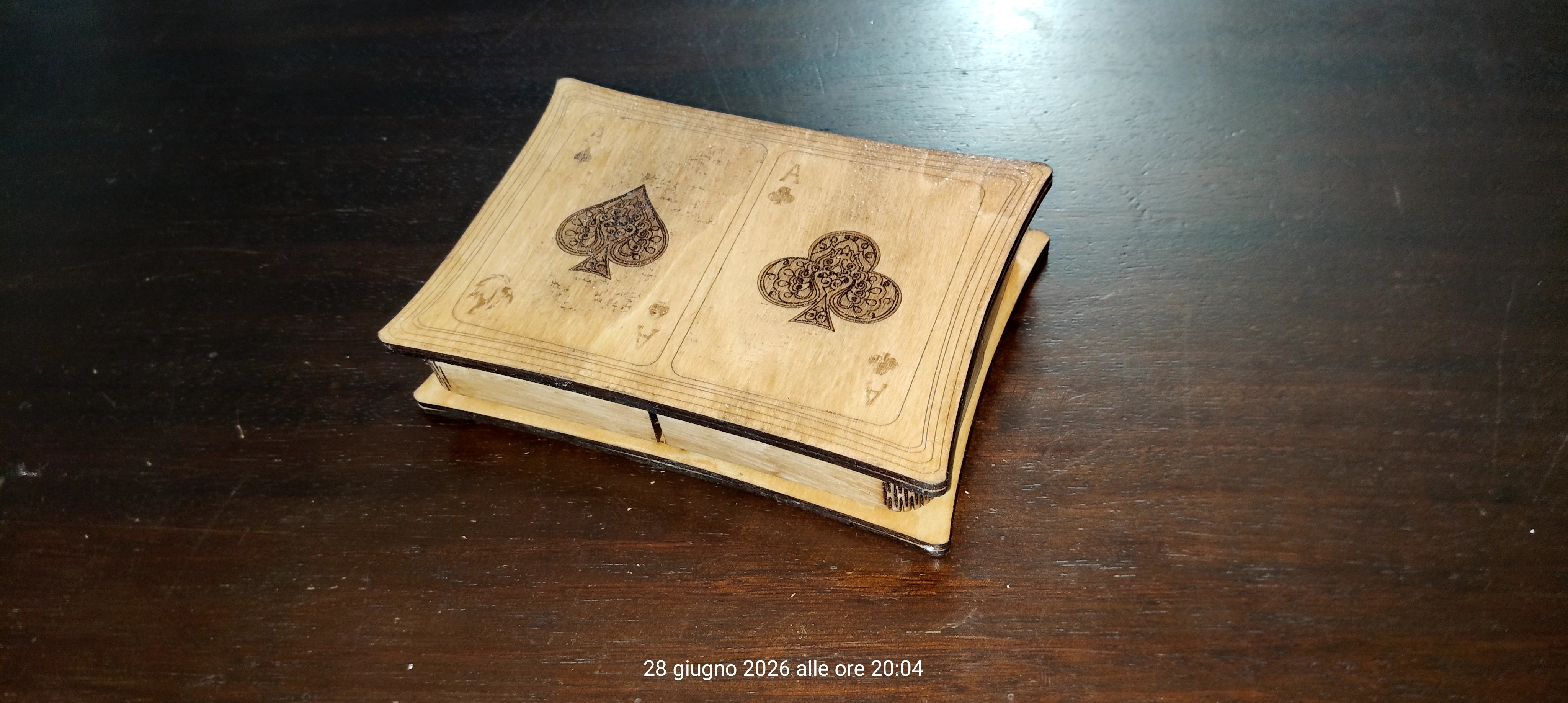 [Laser cut and engrave] Scatola in legno per due mazzi di carte da gioco