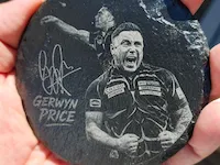 [Laser cut and engrave] Schieferuntersetzer mit Porträt von Dartspieler Gerwyn Price