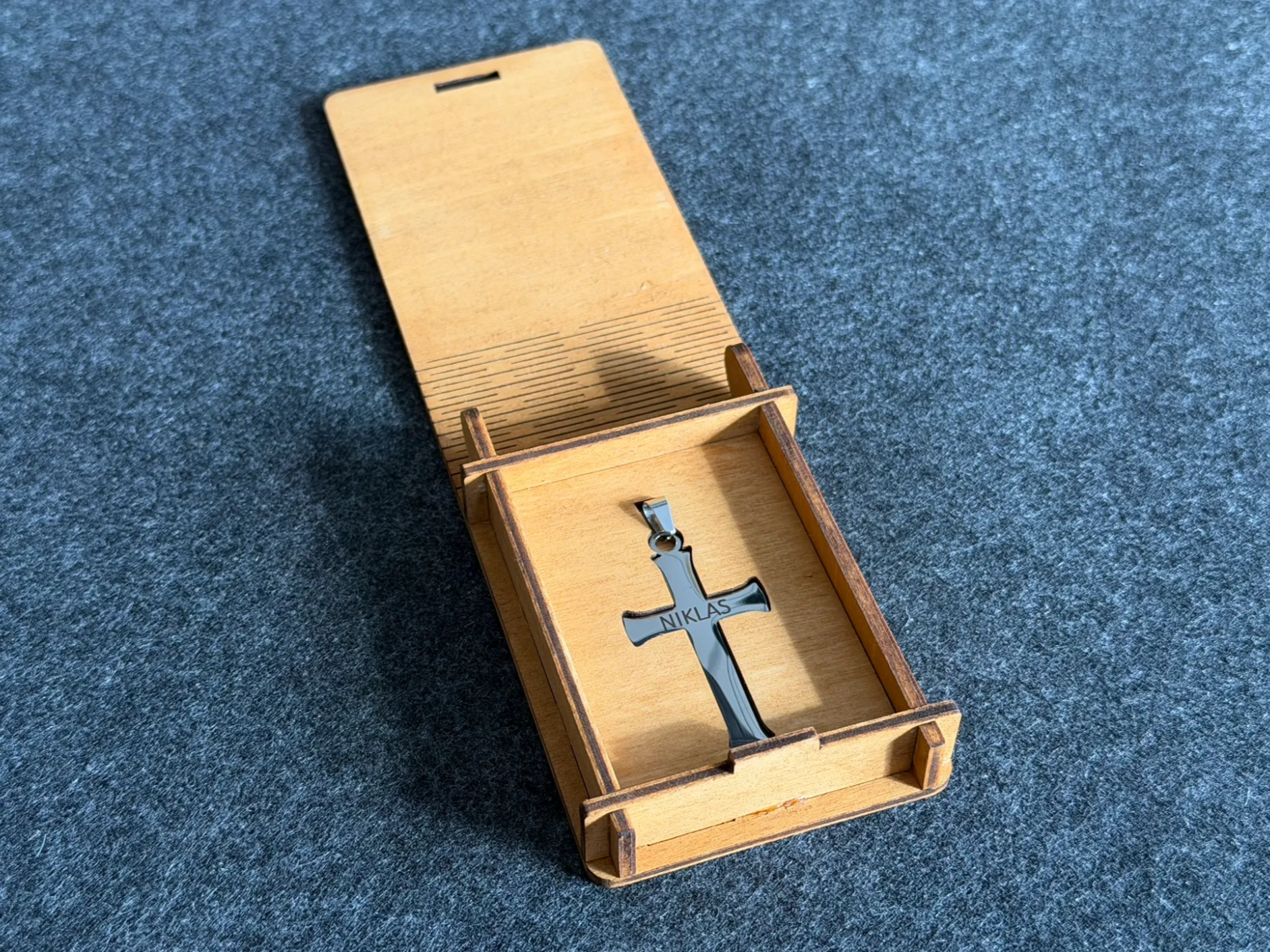 [Laser cut and engrave] Holzschatulle für Edelstahl Kreuz Anhänger