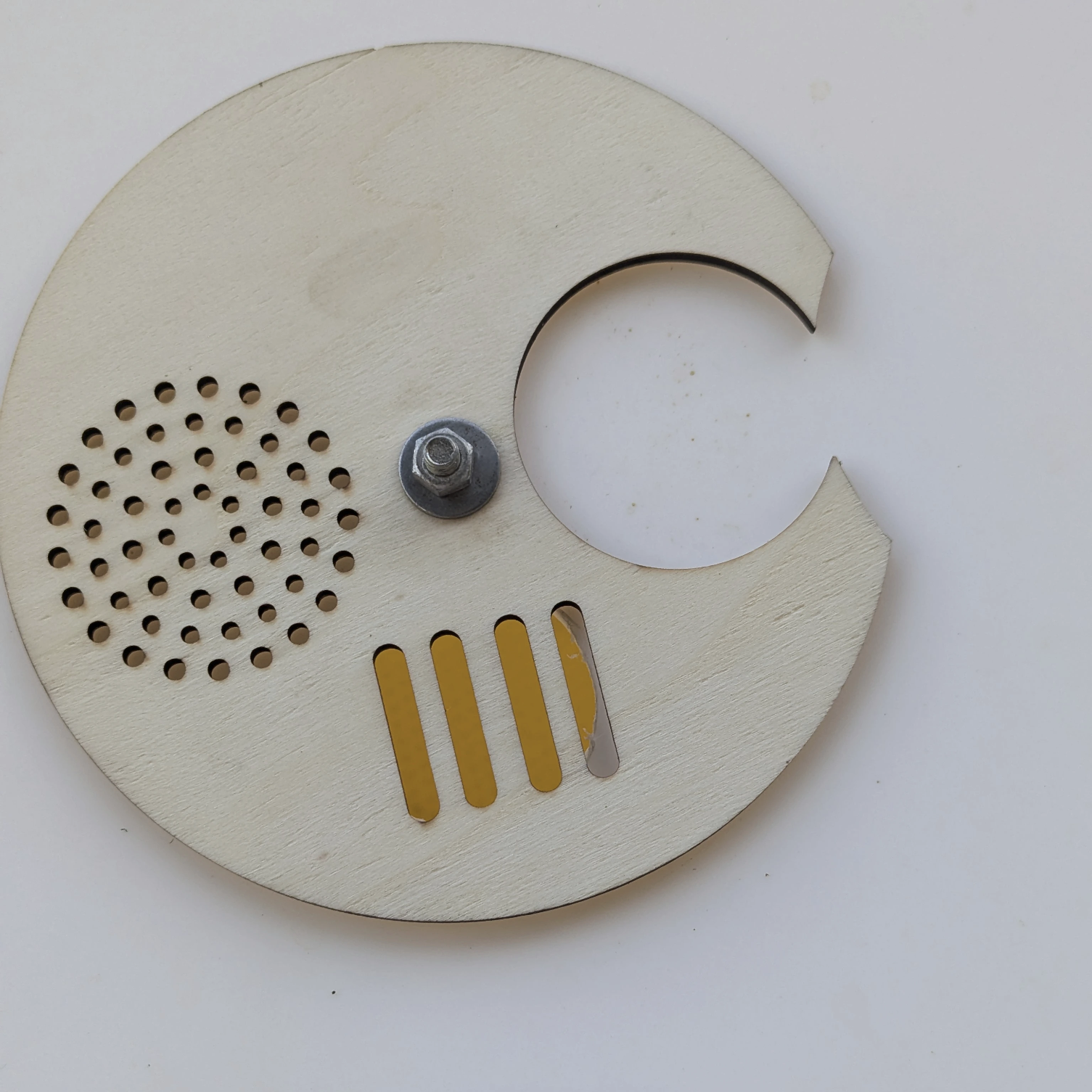 [Laser cut and engrave] Bienenstock Fluglochschieber für Eimerdeckel