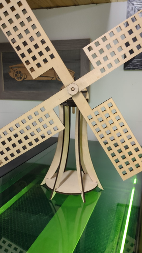 [Laser cut and engrave] Maquette de moulin à vent miniature en bois