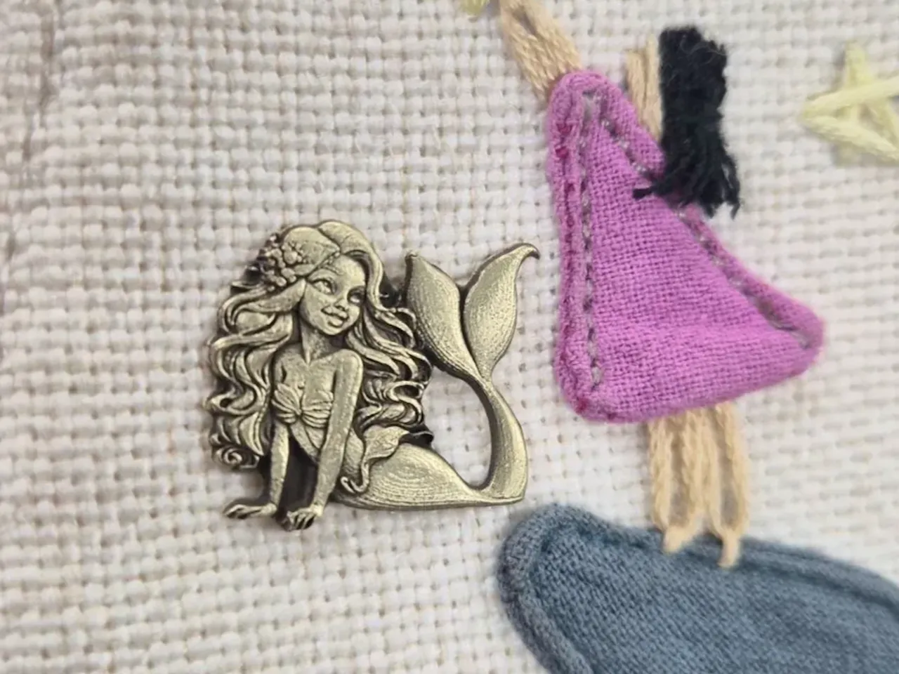 [Laser cut and engrave] Металлическая брошь в виде русалки