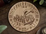 [Laser cut and engrave] Plateau décoratif rond en bois illustré avec une partie d'échecs