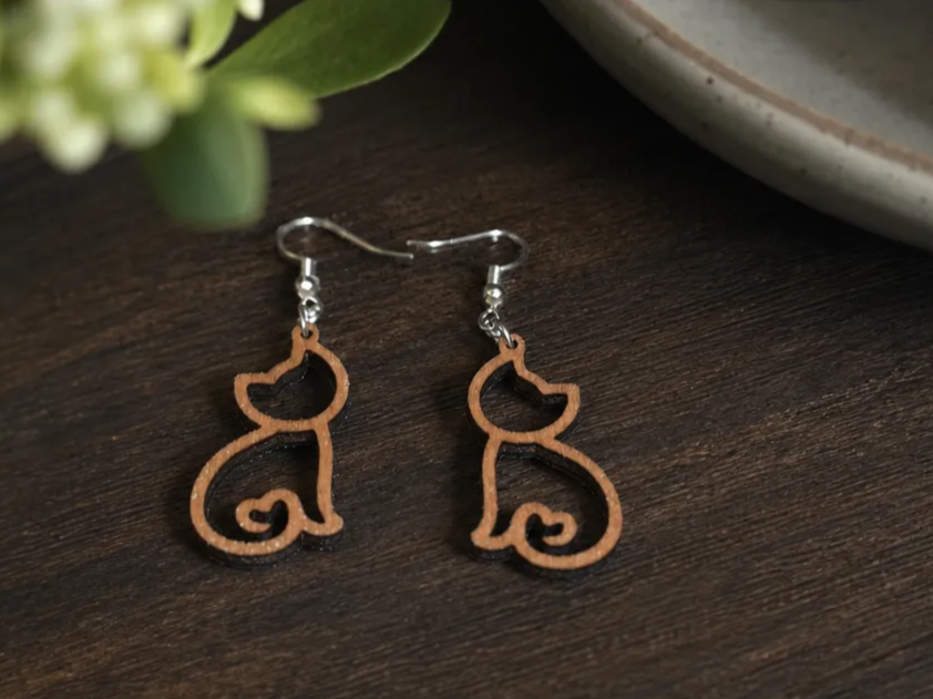 Boucles d'oreilles pendantes en forme de silhouette de chat