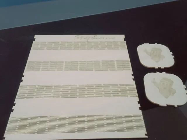 Wooden school kit with double decimeter bonus for school supplies instruction: step 2 - Assembly/Gluing
