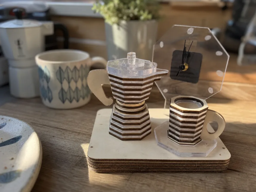 Coffee-Bar – kantenbeleuchtetes LED-Set: Moka, Espresso & Kaffeebohnen-Uhr | Turn Materials into Light