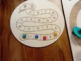 [Laser cut and engrave] Jeu de toupies  en bois avec plateau cible et plateau de comptage serpent