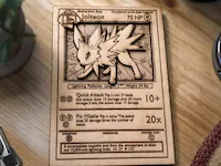 [Laser cut and engrave] Carte à collectionner en bois Jolteon