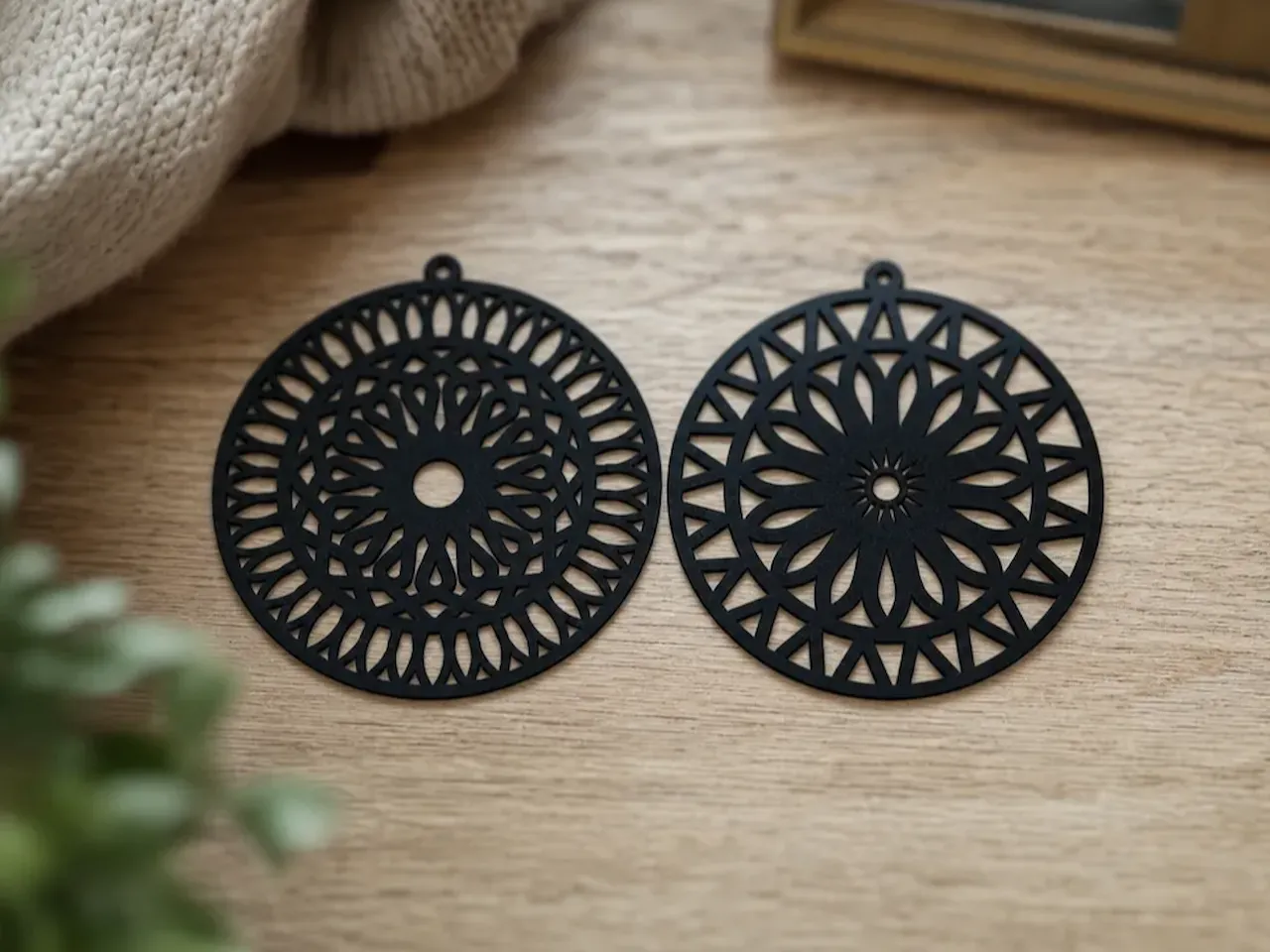 [Laser cut and engrave] anting bulat motif mandala hitam