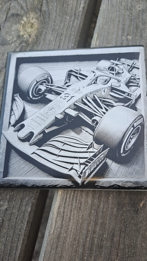 [Laser cut and engrave] Plaque décorative représentant une voiture de course de Formule 1 Ferrari
