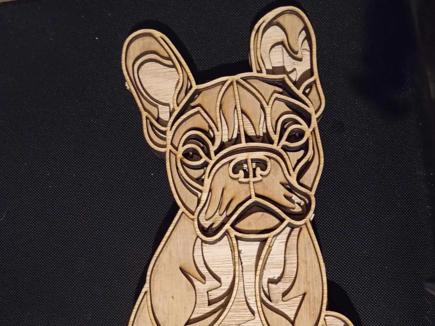 Décoration murale en bois en forme de bouledogue français