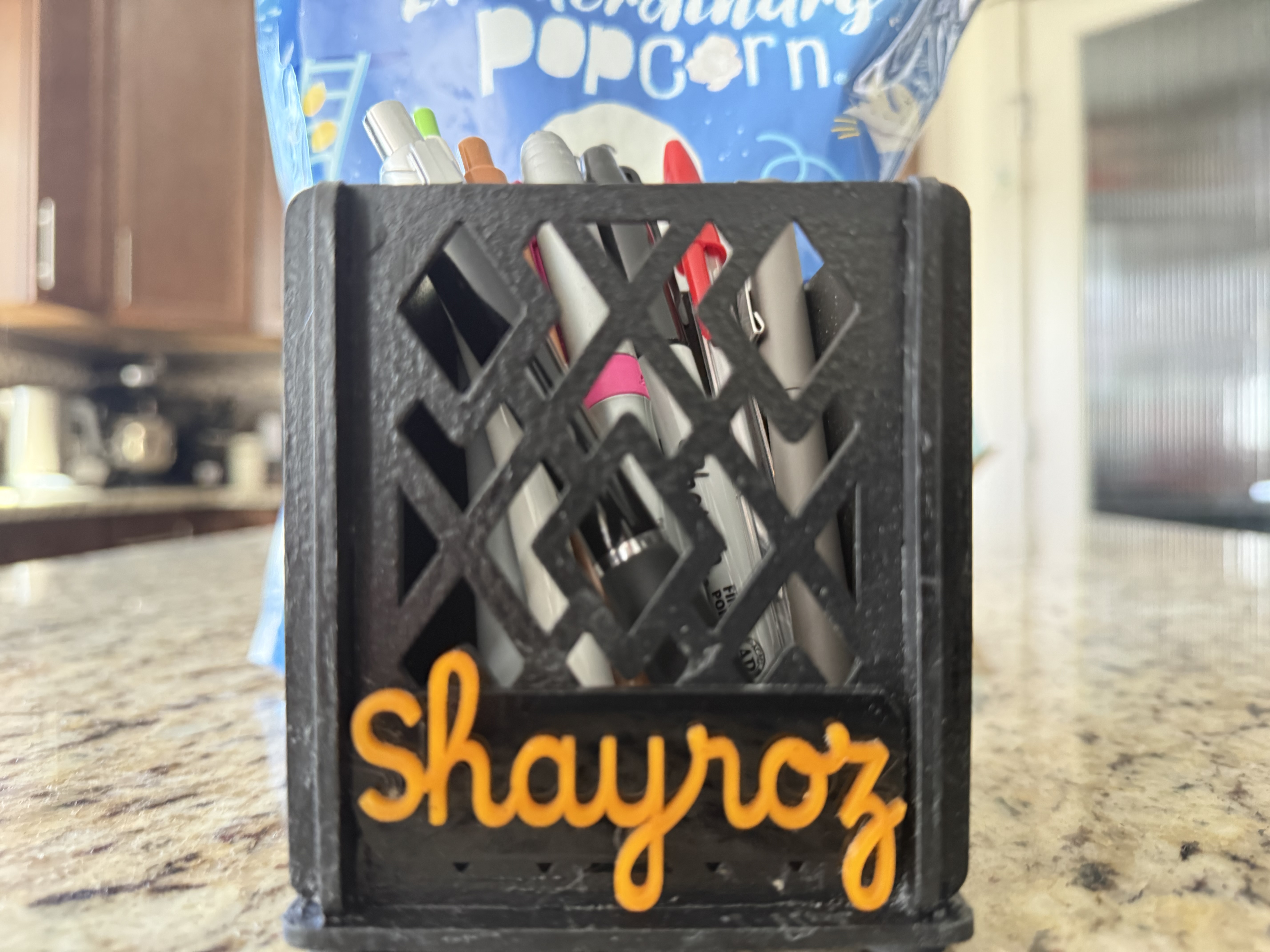 [Laser cut and engrave] Personalized Black Lattice Pen Holder with Shayroz Nameplate