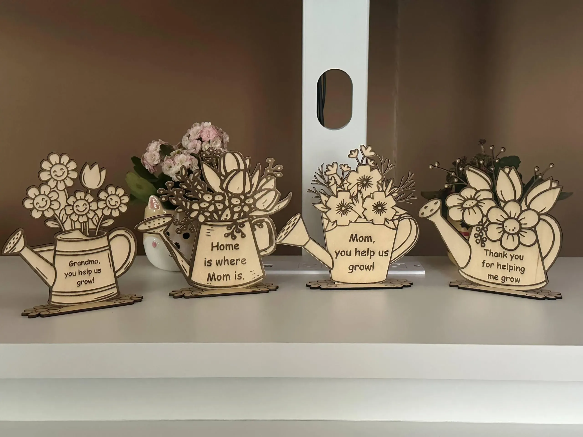 Watering Can Flower Bouquet Tabletop Sign for Mom and Grandma