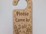 [Laser cut and engrave] Set de colgadores para puerta de aula