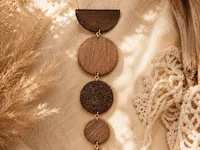 [Laser cut and engrave] Collier long géométrique avec disques bordeaux et pendentif doré