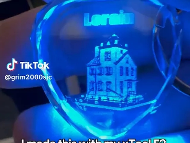 Heart-Shaped Crystal Keychain with Illuminated Lorain Ohio Light House