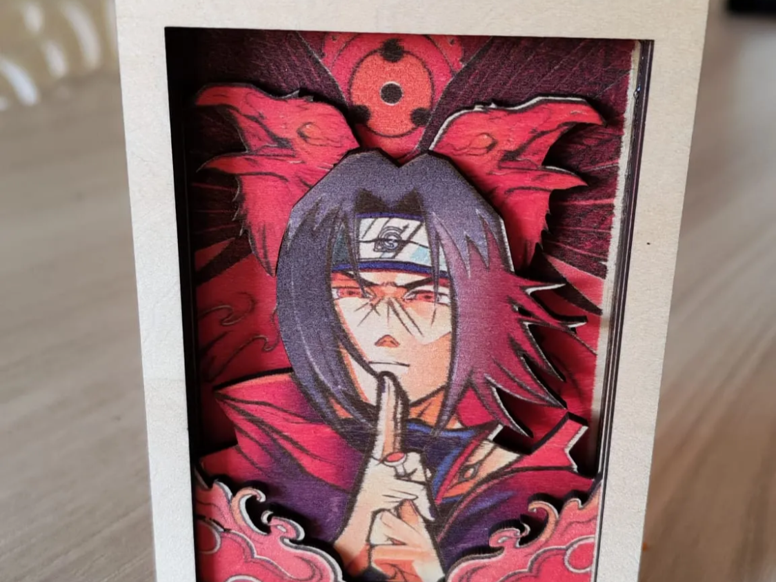 Quadro multistrato in legno con Itachi Uchiha di Naruto