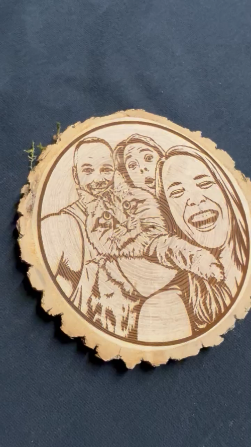 [Laser cut and engrave] Family and Cat Portrait on Natural Wood Slice
