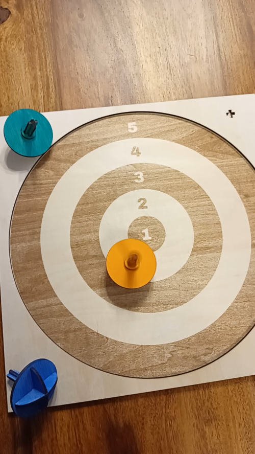 [Laser cut and engrave] Jeu de toupies  en bois avec plateau cible et plateau de comptage serpent
