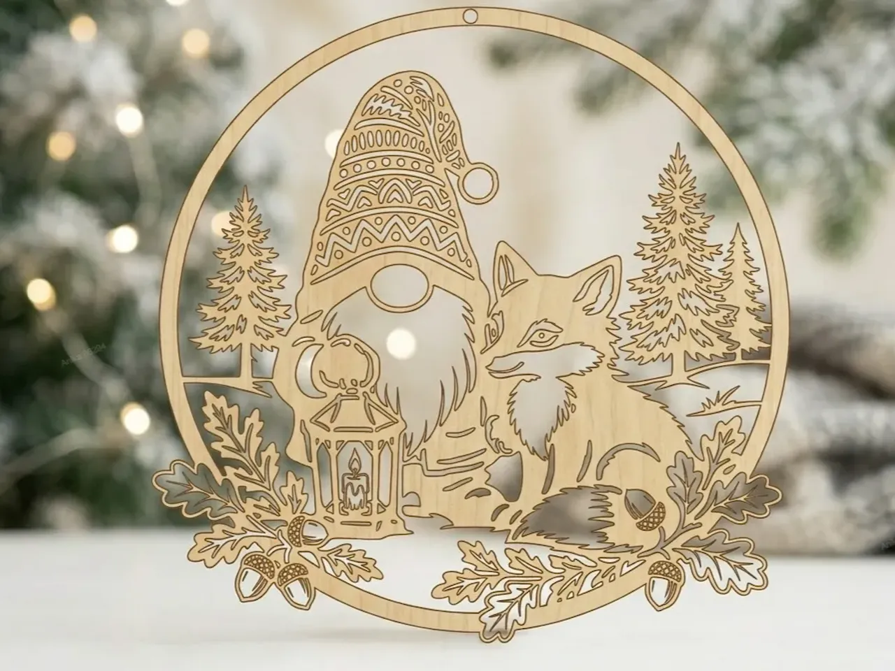 [Laser cut and engrave] Runder Weihnachtsschmuck mit Wichtel, Fuchs und Tannenbaum SVG Datei