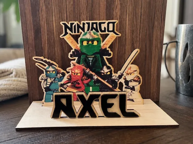 décoration de chambre a poser Ninjago personnalisé  avec prénom Axel