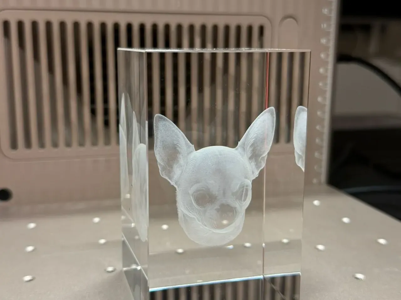 [Laser cut and engrave] Bloque de cristal con retrato de perro chihuahua