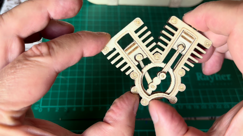 [Laser cut and engrave] V2_Motor mit beweglichen Zylindern - Schlüsselanhänger