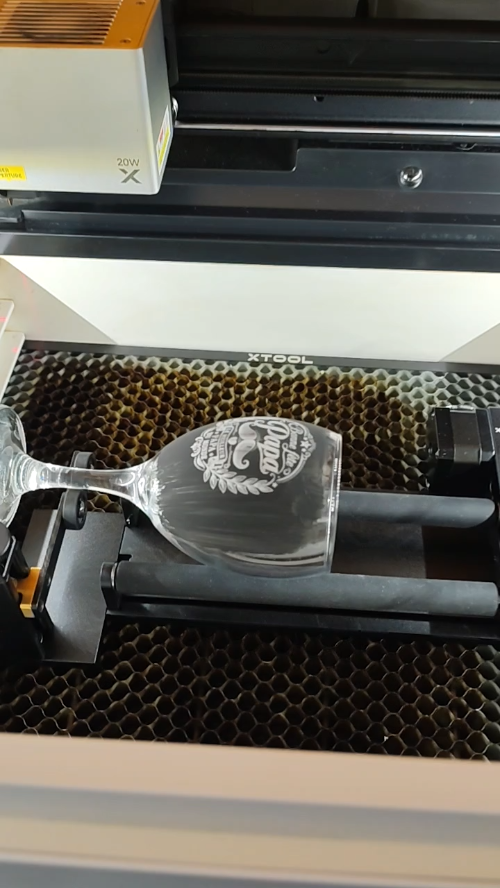 [Laser cut and engrave] Verre à vin personnalisé Bonne fête Papa