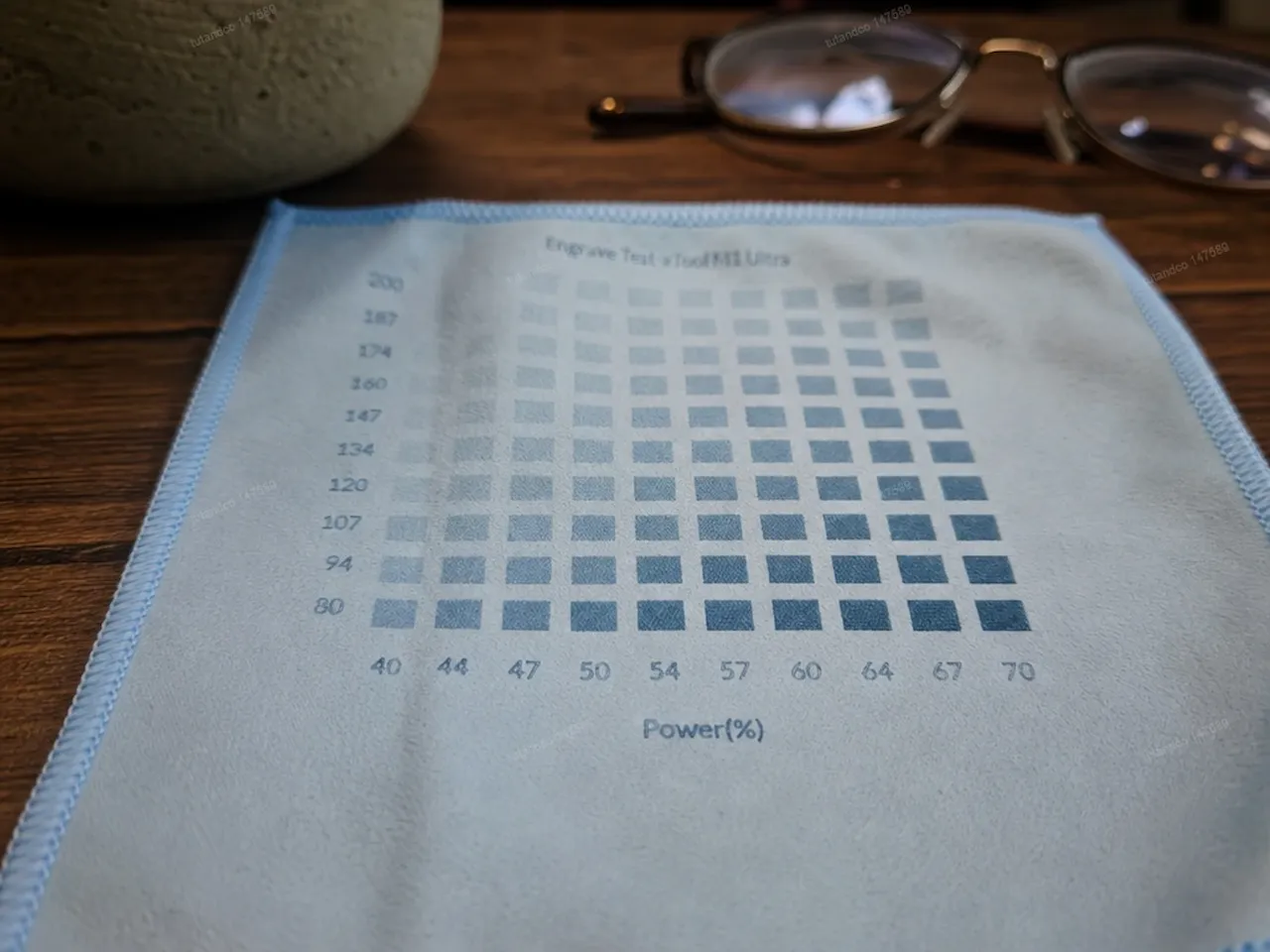 [Laser cut and engrave] Chiffonnette en microfibre bleue pour le nettoyage des lunettes