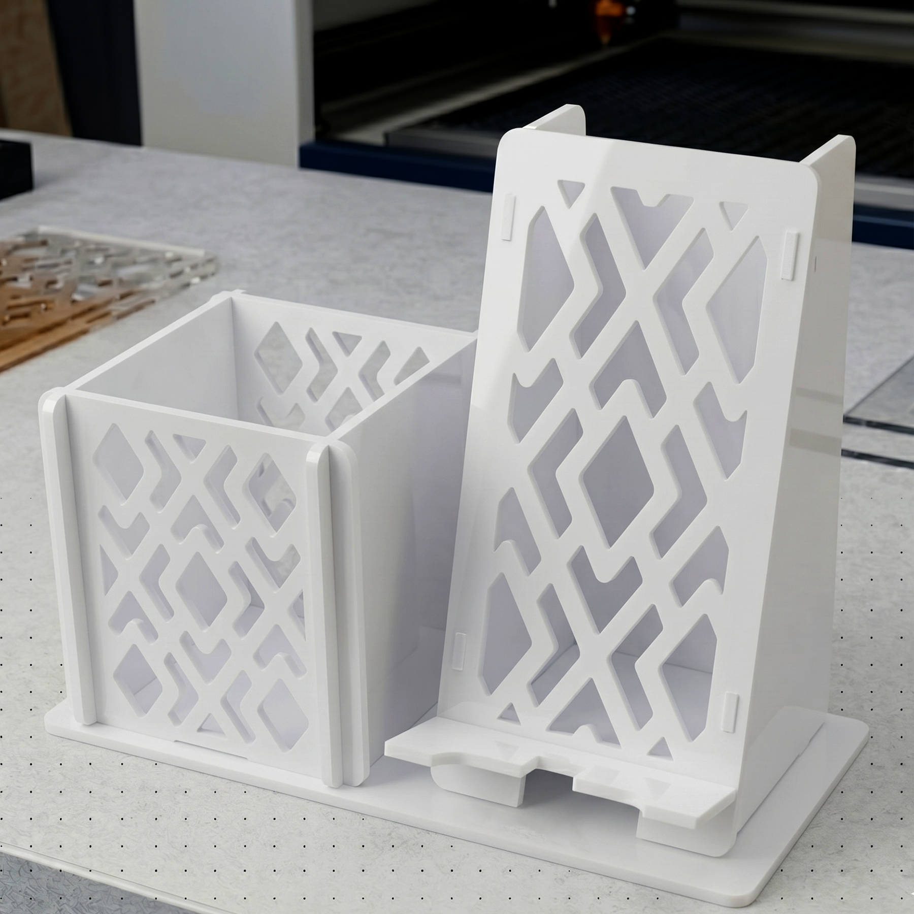 [Laser cut and engrave] Desk Organizer with Pen Holder and Smartphone Stand