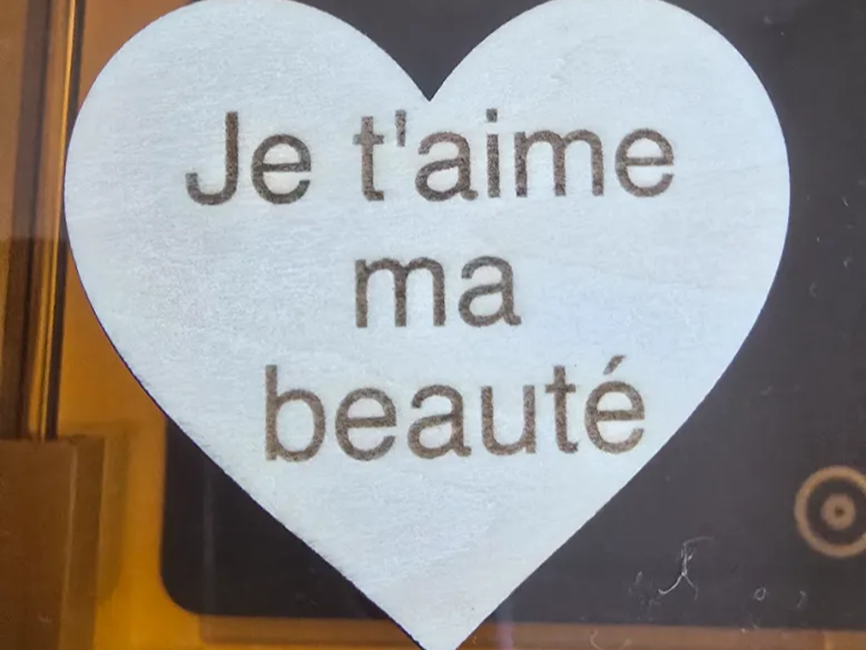 Cœur en bois avec inscription Je t'aime ma beauté