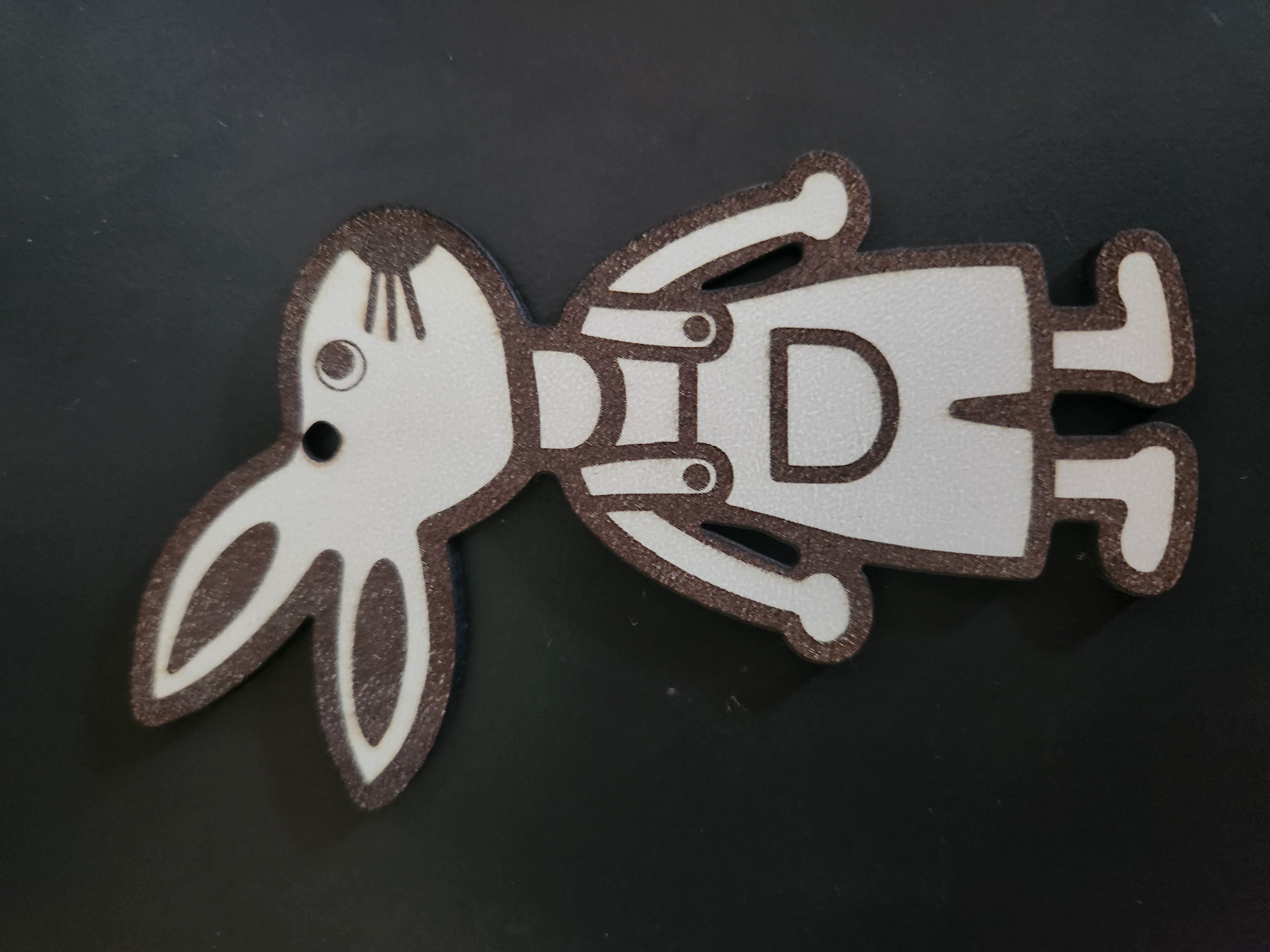 [Laser cut and engrave] Zwei hängende Osterhasen Figuren aus Holz