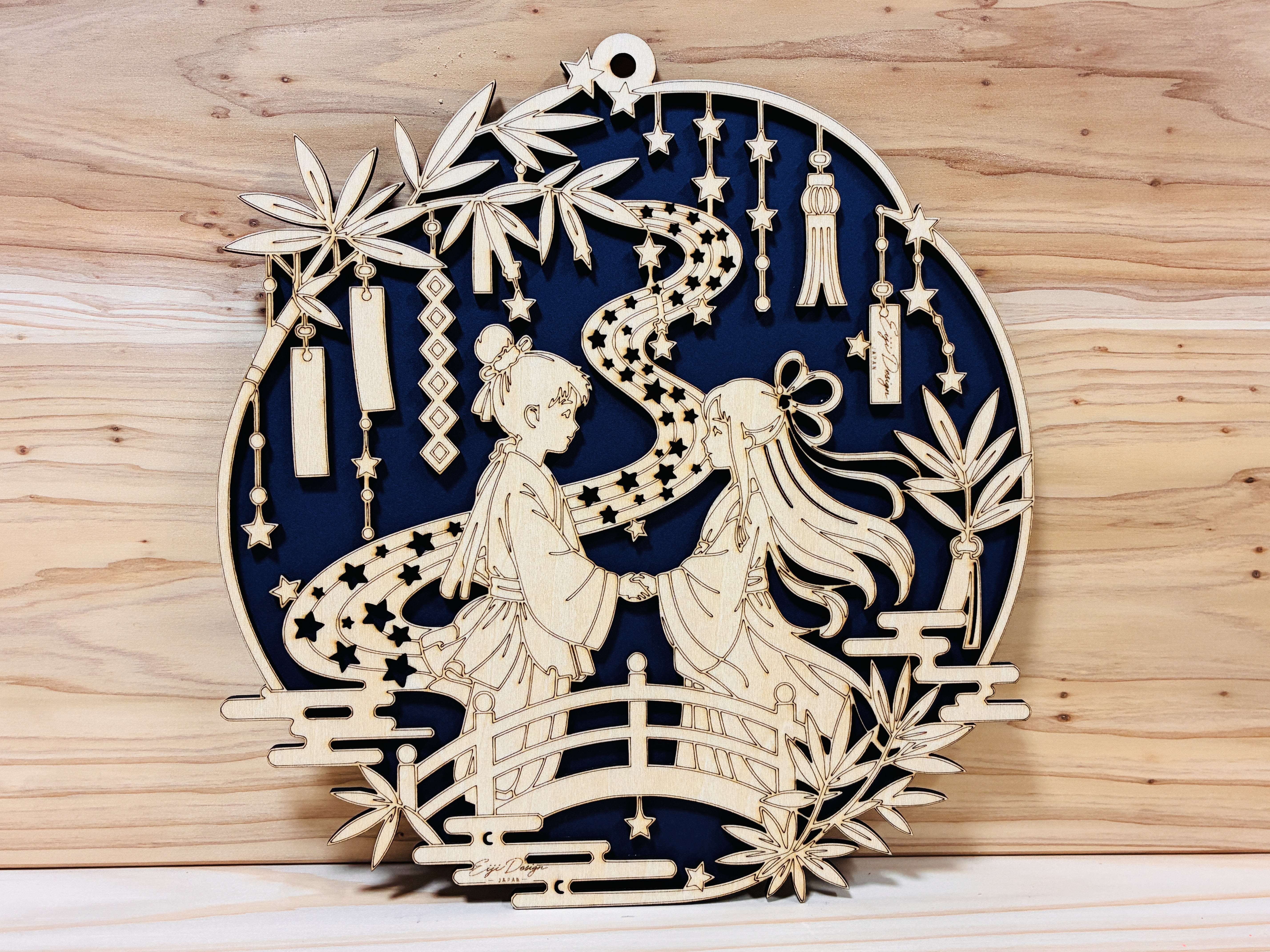 A circular wall-hanging decoration depicting Orihime and Hikoboshi from Tanabata instruction: step 3 - 