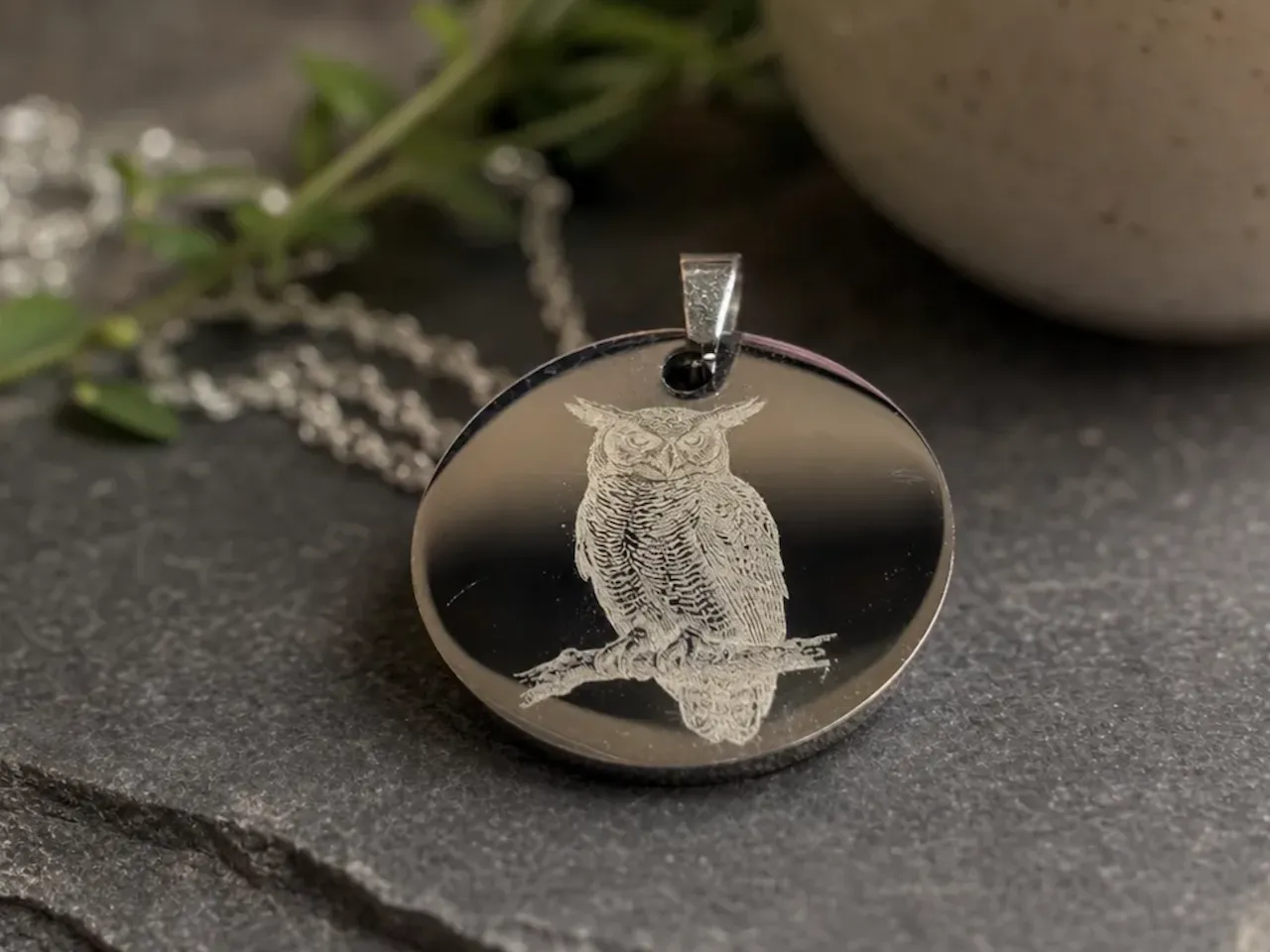 [Laser cut and engrave] Round Silver Pendant Necklace Featuring an Owl Motif