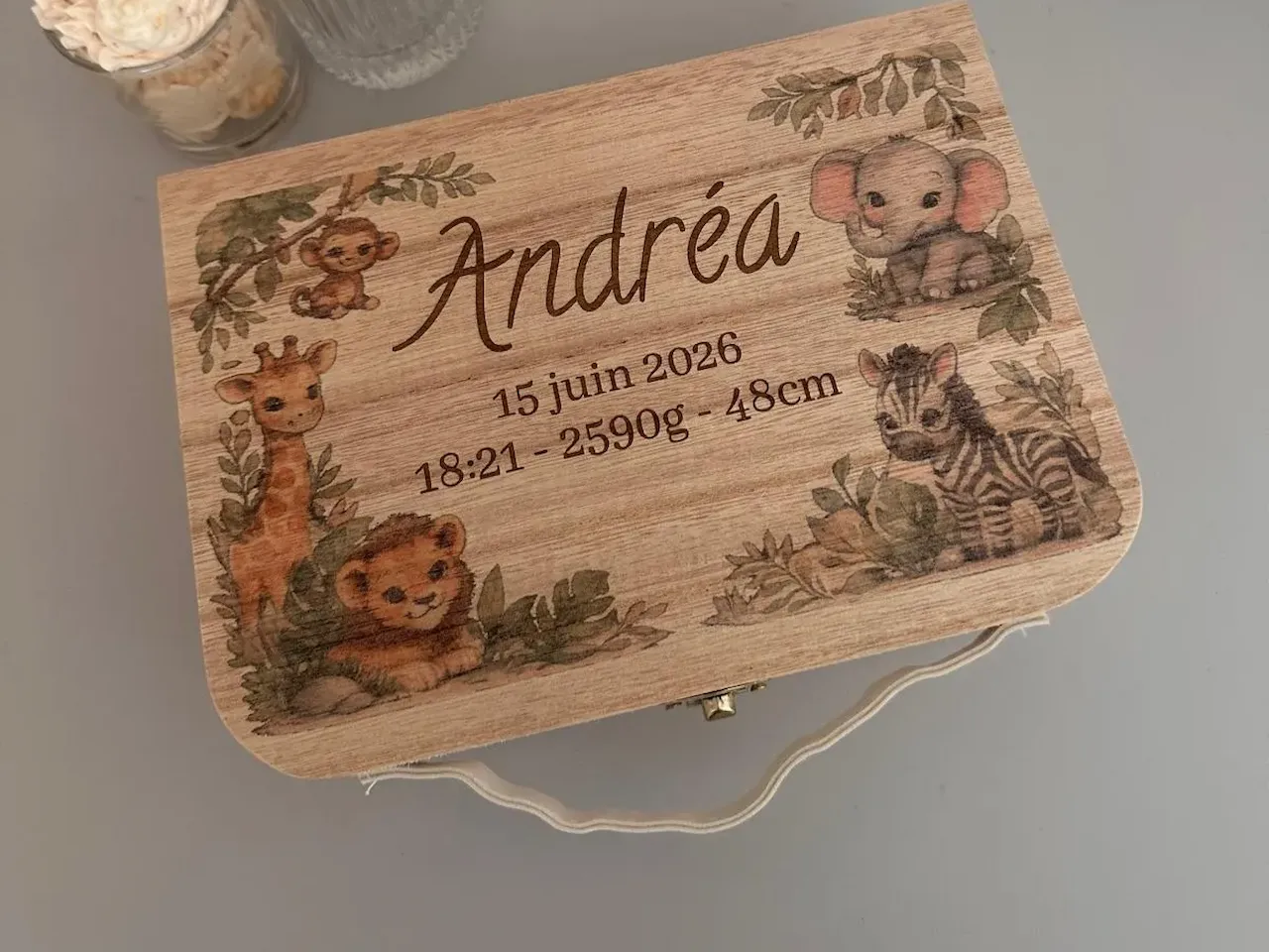 [Laser cut and engrave,Inkjet printing] Boîte à souvenirs de naissance en bois avec motifs d'animaux de la jungle