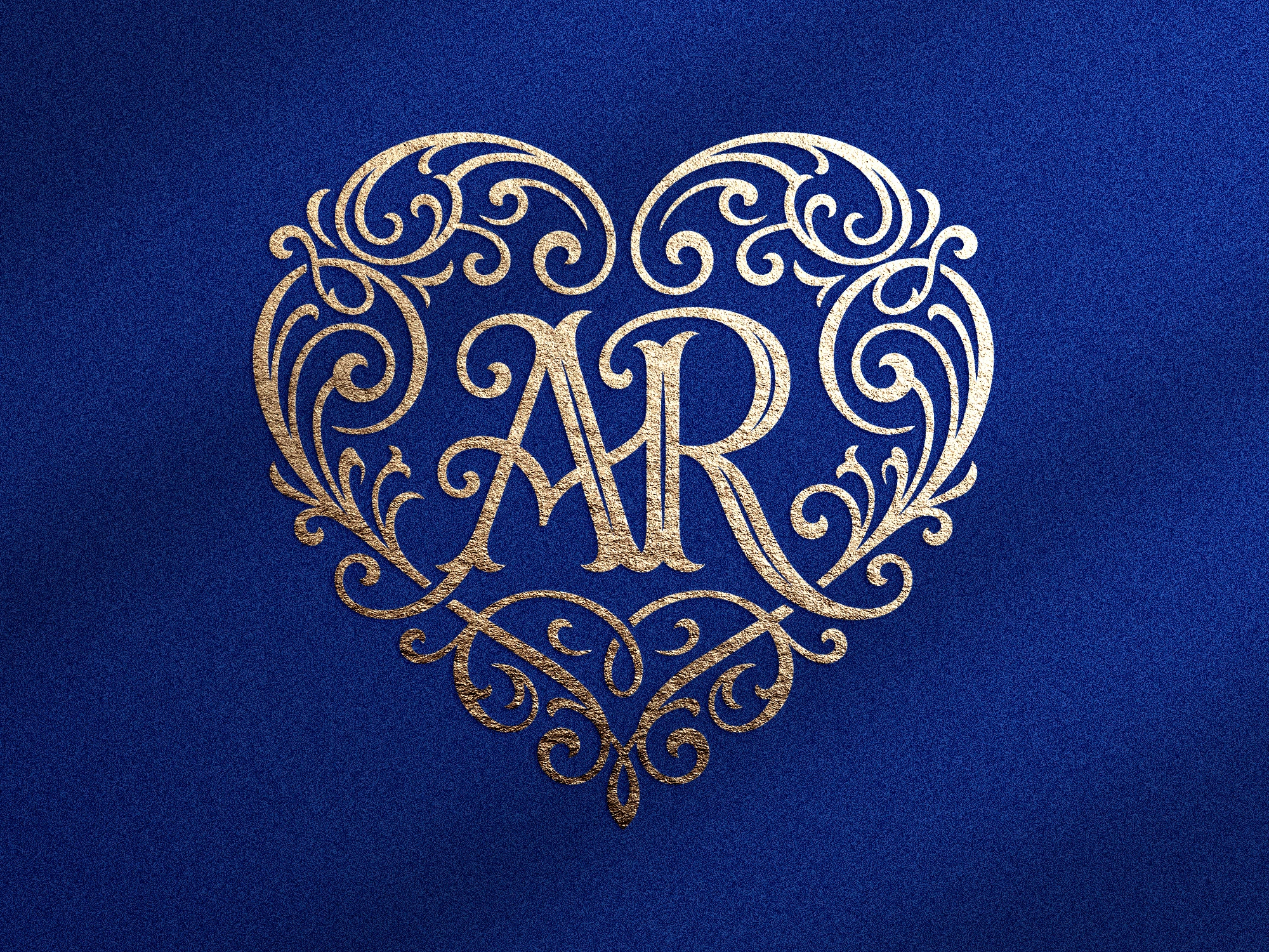 Monogramme doré AR avec motif de cœur ornemental sur fond bleu