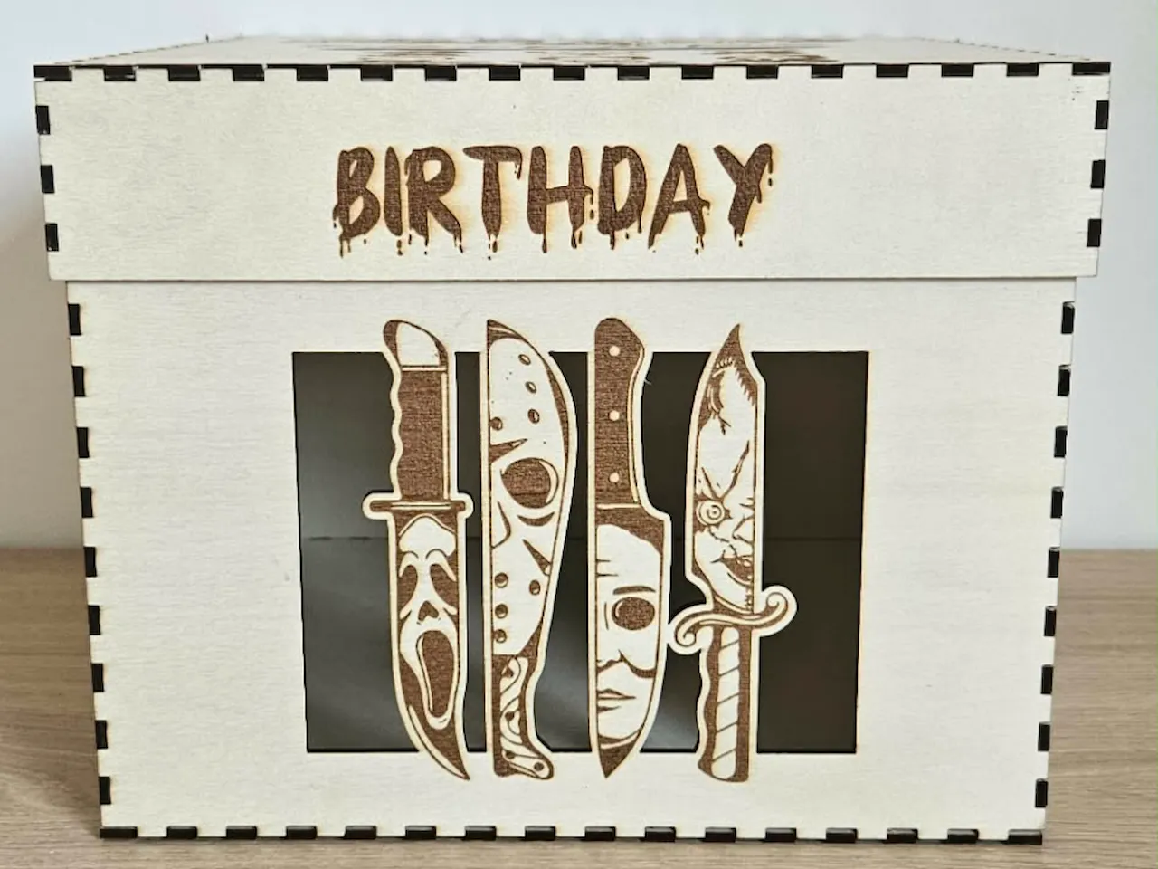 [Laser cut and engrave] Boîte cadeau d'anniversaire sur le thème des films d'horreur