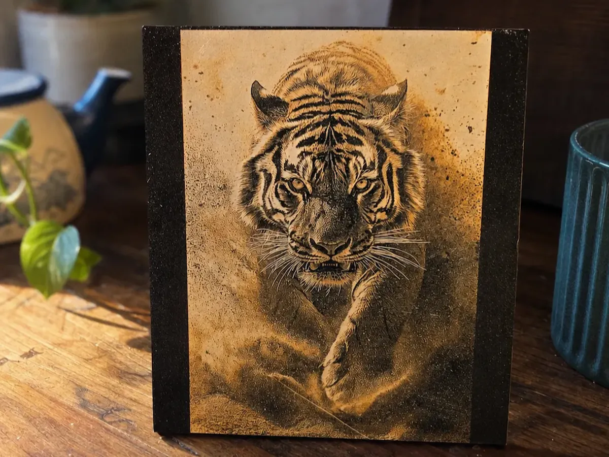 [Laser cut and engrave] Tableau en bois représentant un portrait de tigre majestueux