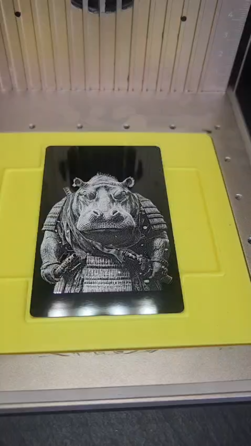 [Laser cut and engrave] Wandbild mit einem Nilpferd im Samurai-Rüstungsdesign