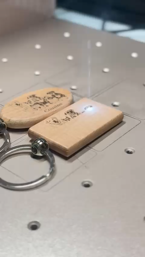 [Laser cut and engrave] Wooden keychain featuring a group of dogs with the text Cousins