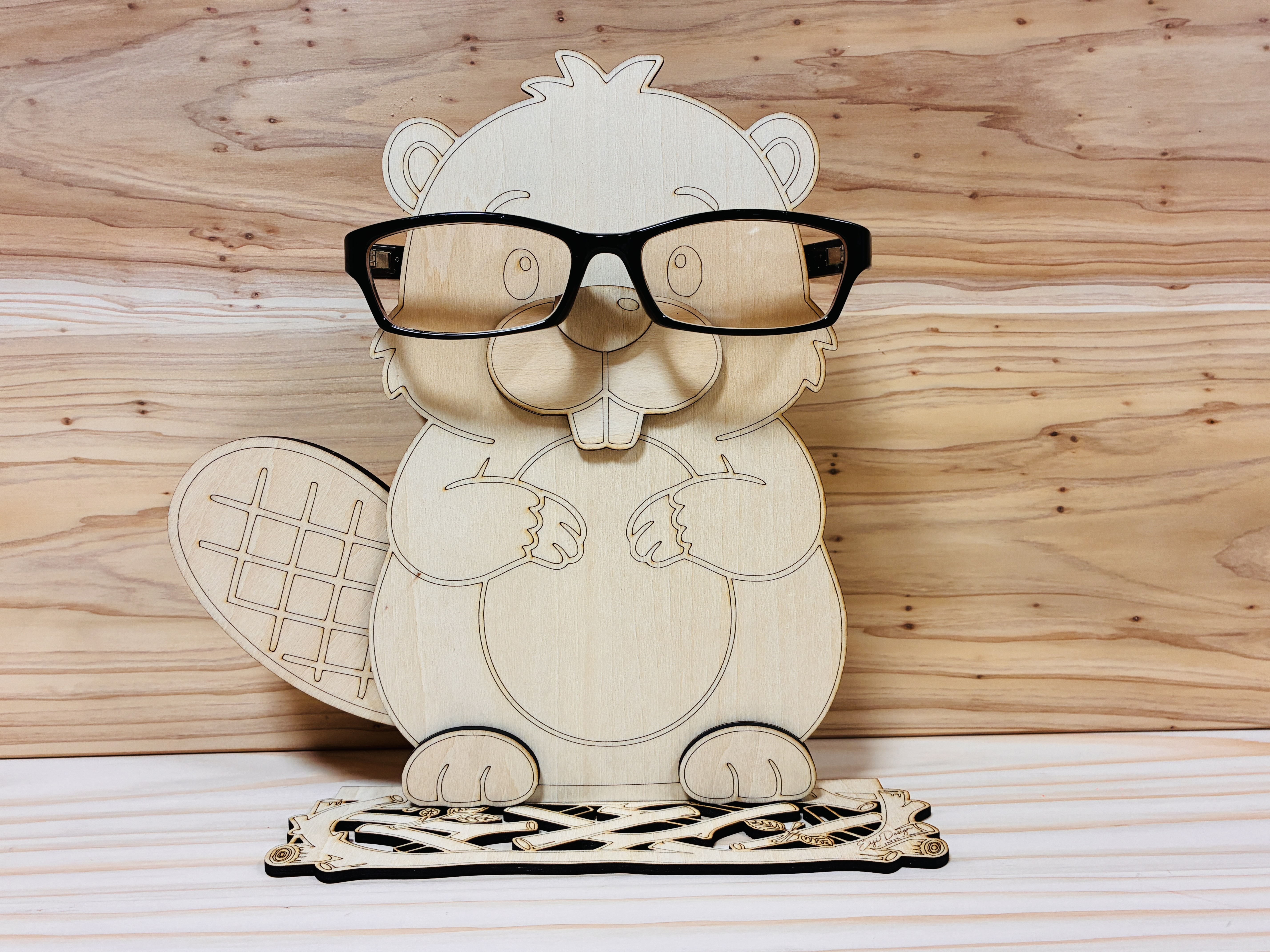 [Laser cut and engrave] ビーバーの形をした木製メガネスタンド