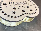 [Laser cut and engrave] Podświetlana drewniana lampka w kształcie serca z imieniem Oliwia